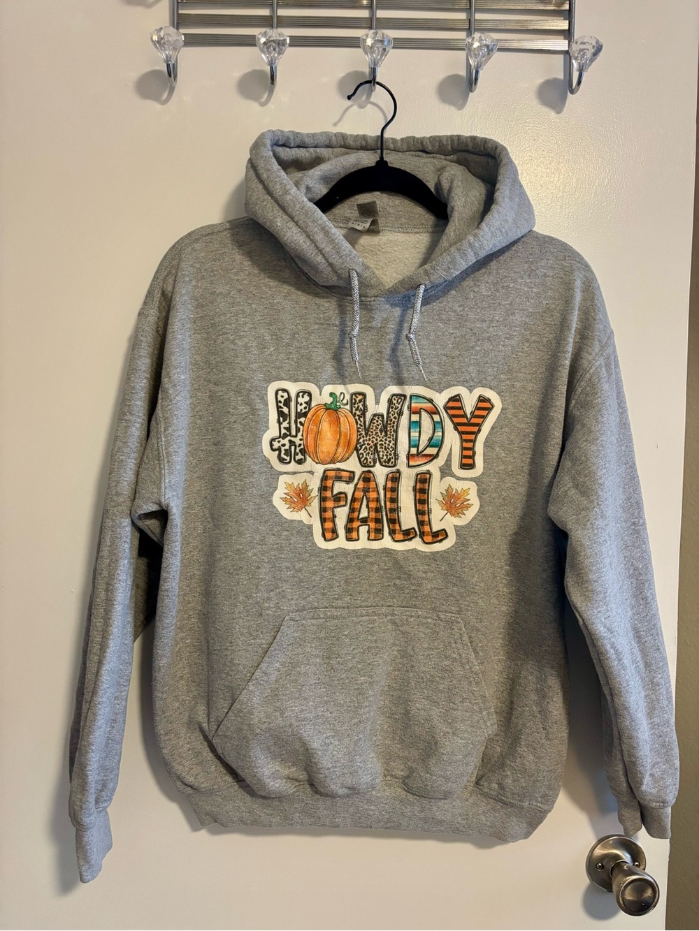 Gildan Gray 'Howdy Fall' Pullover Hoodie with Pumpkin Graphic